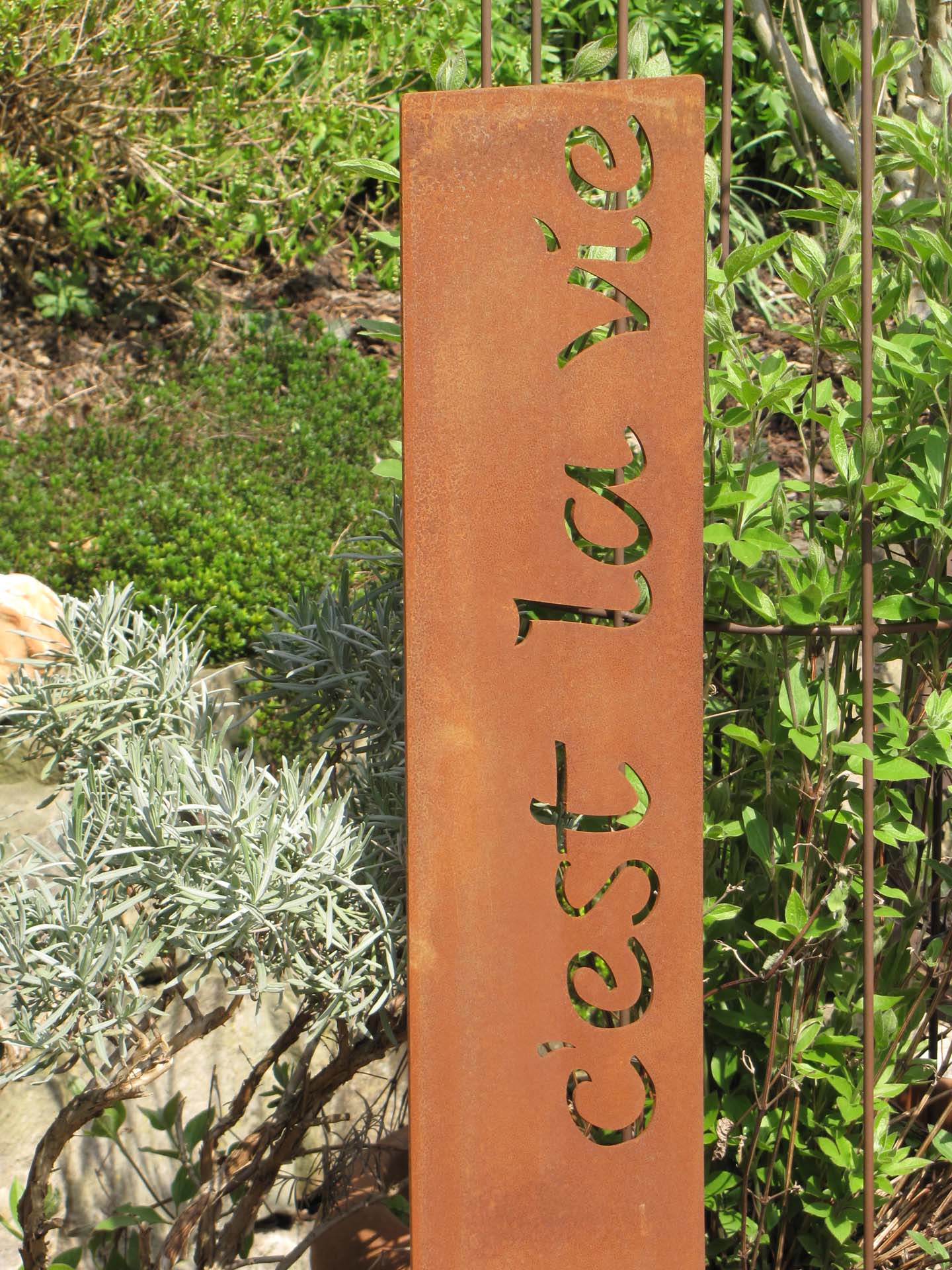 Prima Terra Gartenstele Rost mit Schriftzug Französisch Prima Terra Gartenstele Rost mit Schriftzug Französisch